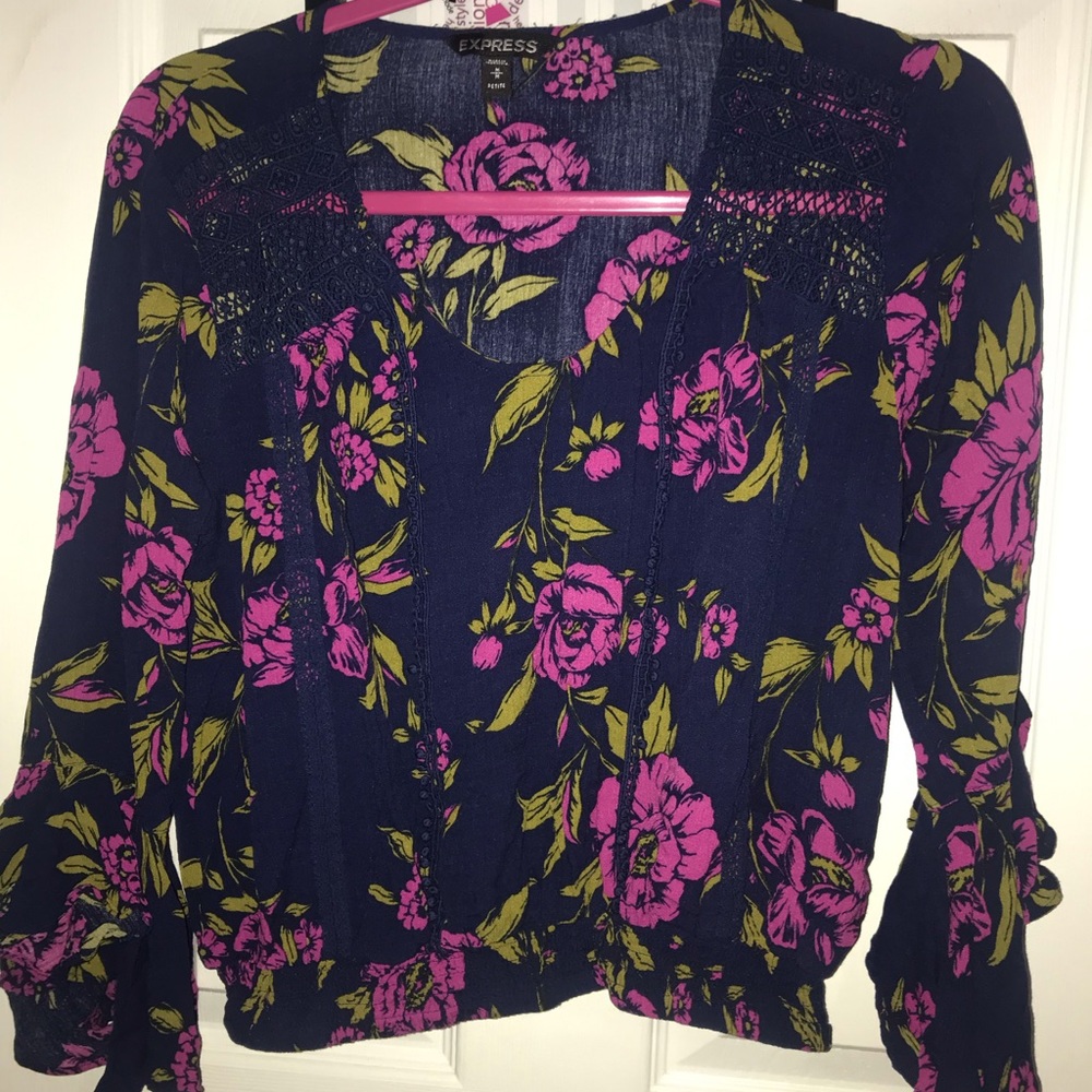 🍬 2 for $10 🍬Express floral print shirt. Size medium petite